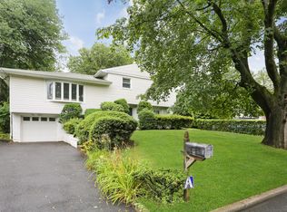 5 Valleyview Rd, Elmsford, NY 10523