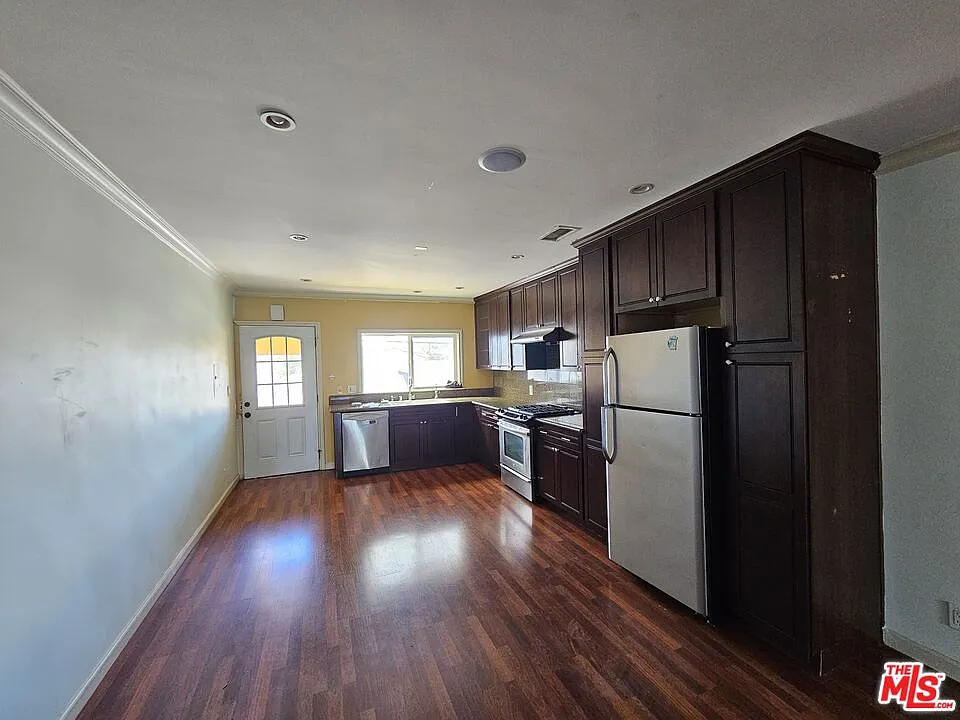 3 bed, 2.0 bath, 1500 sqft, $3,700 — Photo 4