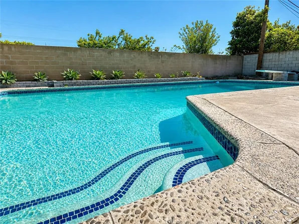 9262 Joyzelle Dr, Garden Grove, CA 92841