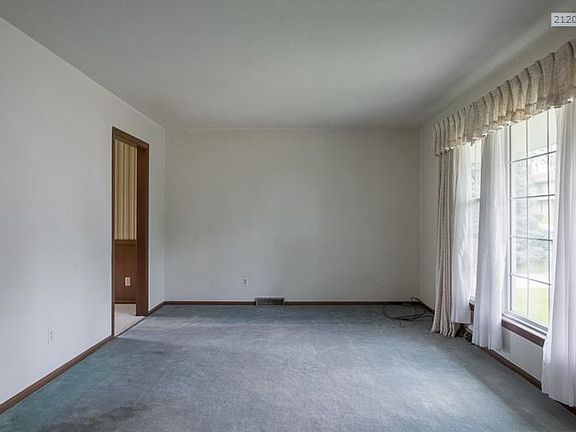 4th image of 8011 E 117th Pl
