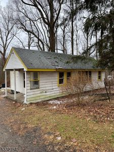 716 Sweet Hollow Rd, Bloomsbury, NJ, 08804