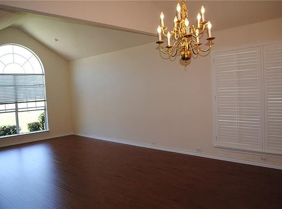 3rd image of 4000 Breanna Way
