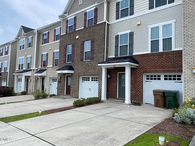 645 Berry Chase Way — Photo 1