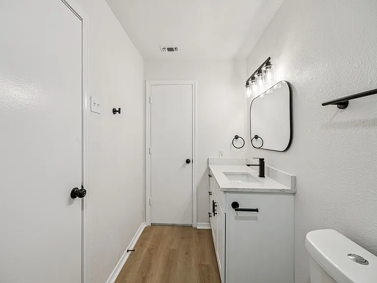 5909 Mark Ln — Photo 18