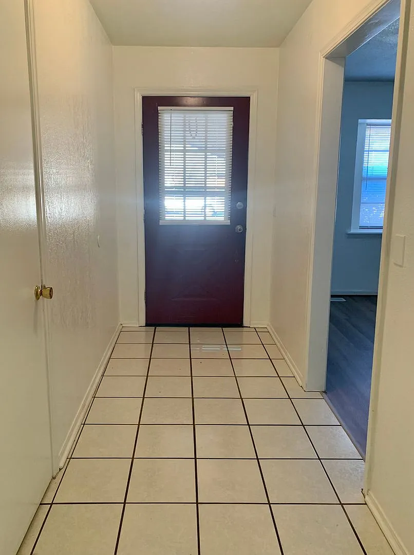 3 Bed, 2 Bath Home in the Village! — Photo 3