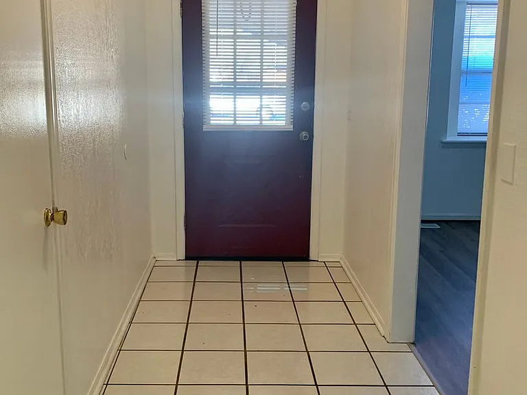 2716 Chaucer Dr — Photo 3