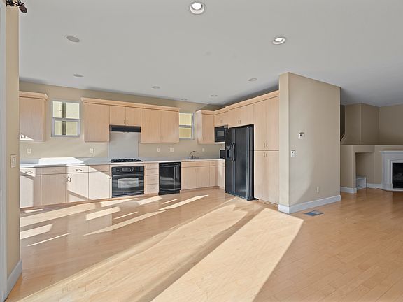 4th image of 3521 Willett Pl