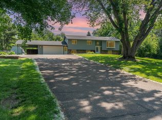 897 Willow Ridge Rd, Hudson, WI 54016