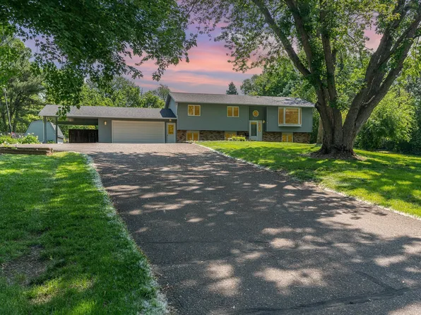 897 Willow Ridge Rd, Hudson, WI 54016