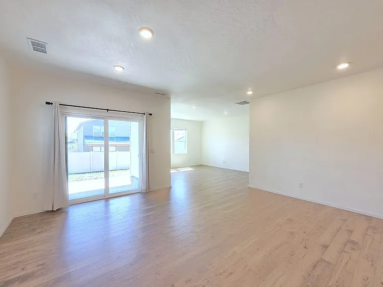 5711 W Georgetown Ln — Photo 7
