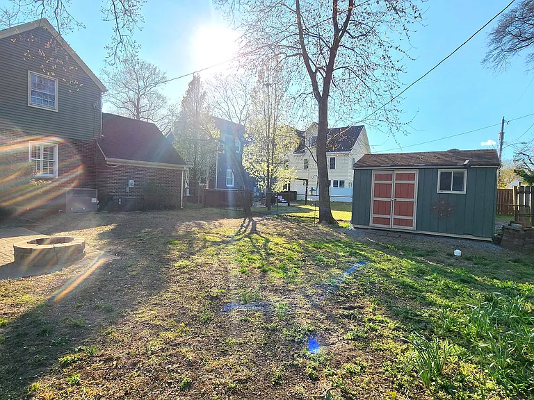 300 Russell St — Photo 20