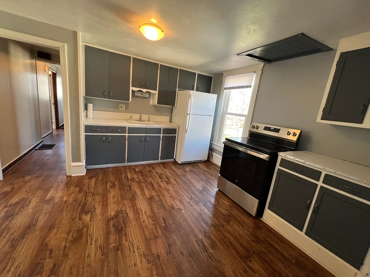 3 bed, 1000 sqft, $1,150 — Photo 2