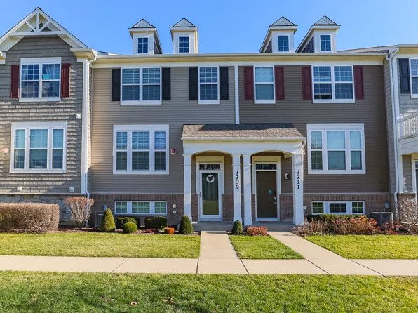 3209 Coral Ln, Glenview, IL 60026