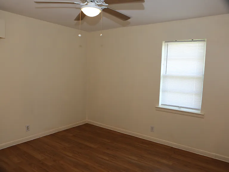 1301 Bandera Ln — Photo 13