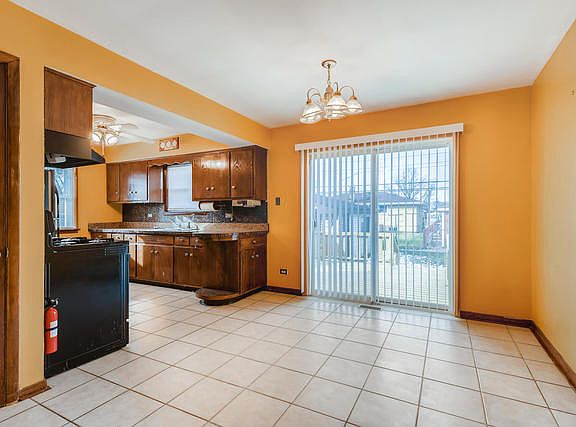 3rd image of 16412 Betty Ln