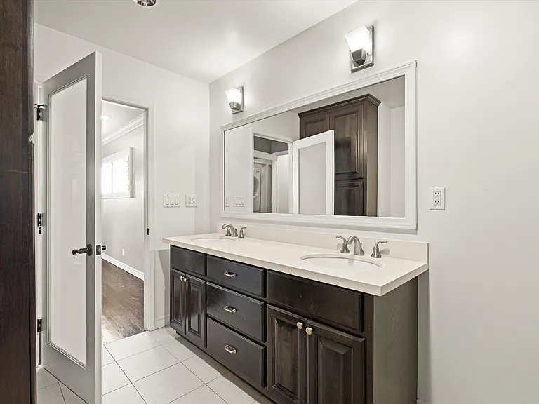 2130 Santa Fe Ave — Photo 8