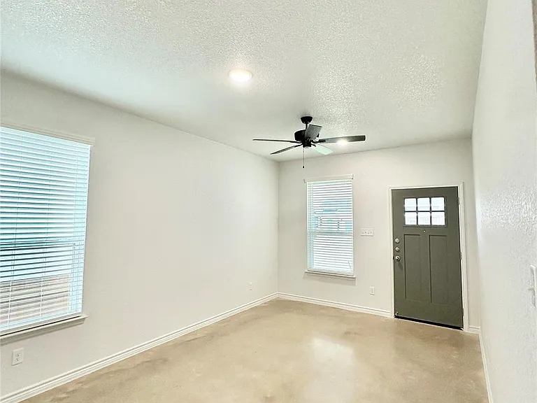 2321 Ocean Ave #B — Photo 3