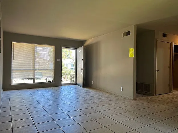 5006 N Woodland Dr — Photo 5