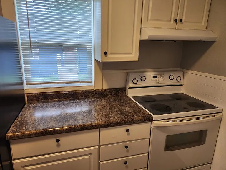 1806 Jefferson Ave — Photo 5