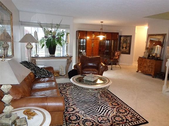 4th image of 4844 Honeylocust Ln #62