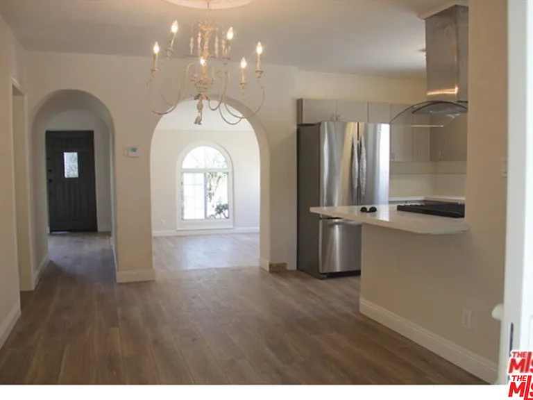 1120 S Plymouth Blvd — Photo 2