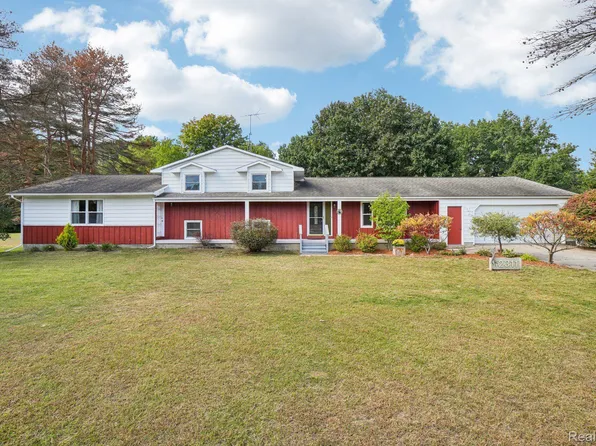 12311 Creekside Dr, Clio, MI 48420