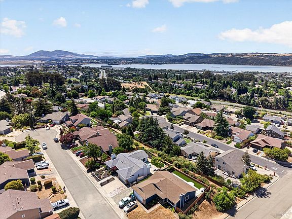 4th image of 412 Canyon Court
