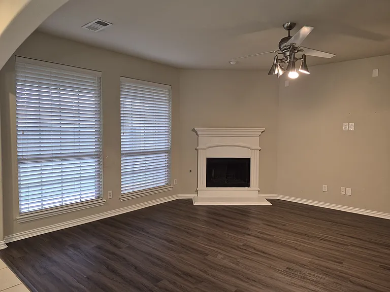 504 Eastland Dr — Photo 5