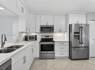 Cambridge, Hollywood, FL 33027