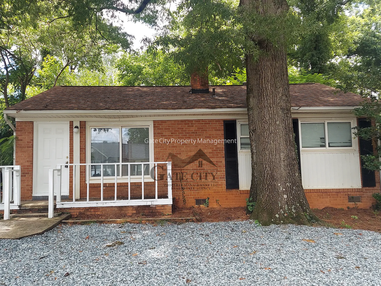 3 bed, 875 sqft, $1,100 — Photo 1