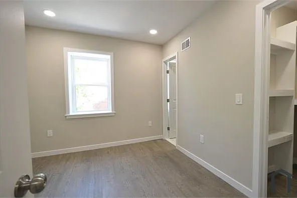 518 Greenwich St — Photo 3
