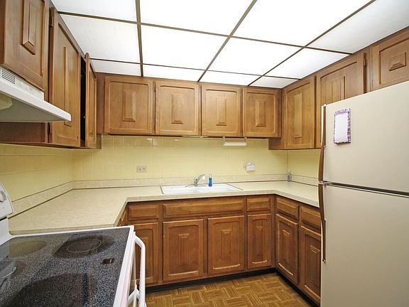 4th image of 5540 Walnut Ave APT 33C
