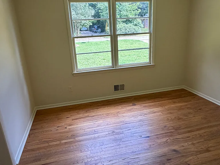 235 Clarke Dr — Photo 12