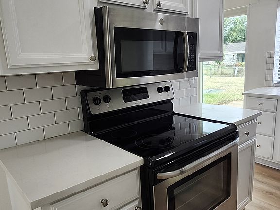 3rd image of 914 Pleasant Valley Rd