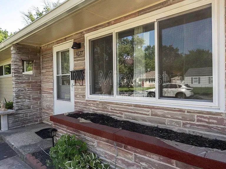 4627 Karen Dr — Photo 2