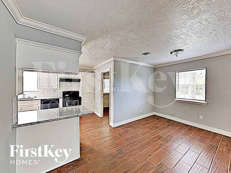 10122 Woodhollow Dr — Photo 5