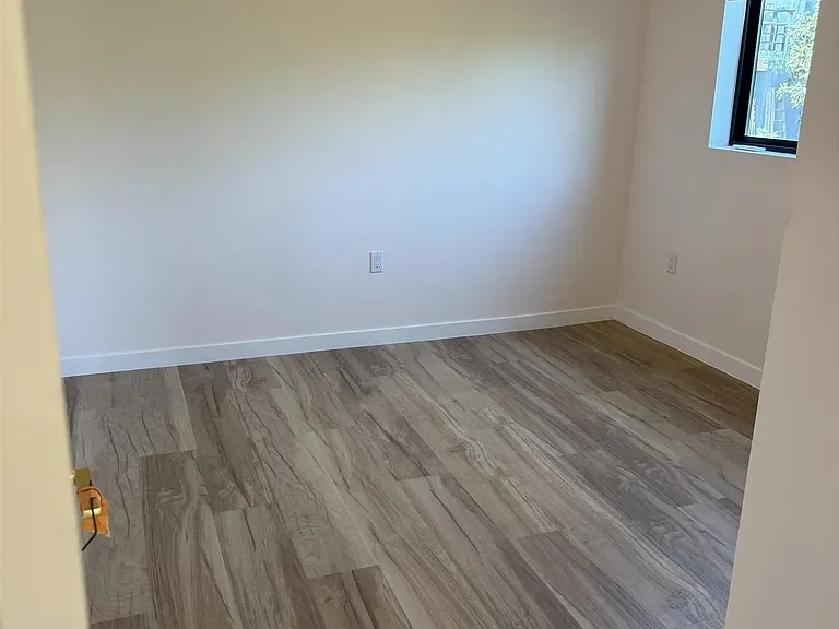2525 Beryl St — Photo 14