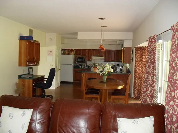 4 bed, 2.5 bath, 3032 sqft, $2,500 — Photo 4
