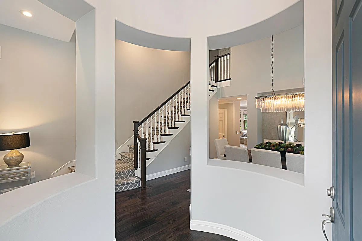 4 bed, 2.5 bath, 2677 sqft, $6,200 — Photo 2