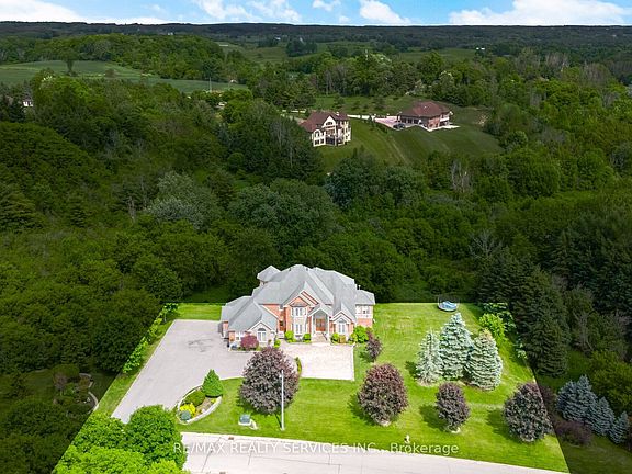 3rd image of 3 Valley Hill Dr