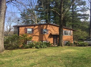 555 Coronation Dr, Franklin, MA 02038