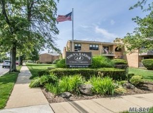216 Westend Ave APT 5D, Freeport, NY 11520