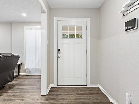 5th image of 146 Wood Manor Ln