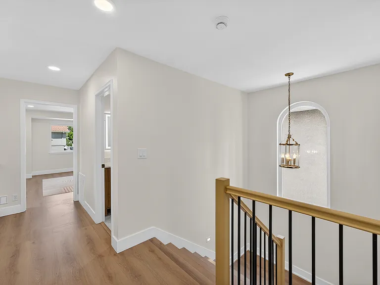 29746 Michelis St — Photo 35