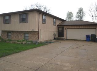 505 Franklin Dr, South Elgin, IL 60177