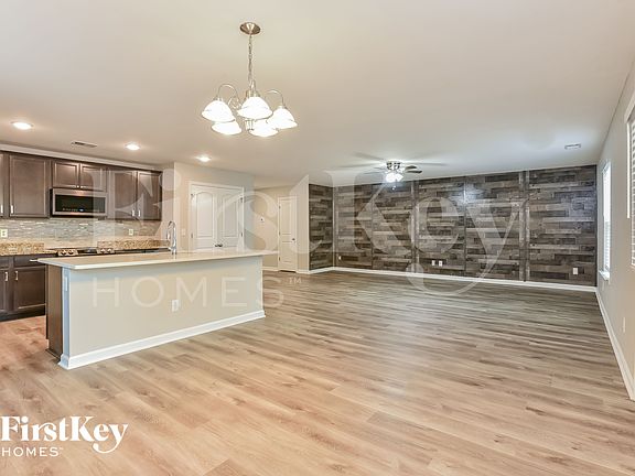 5th image of 304 Sportsman Dr