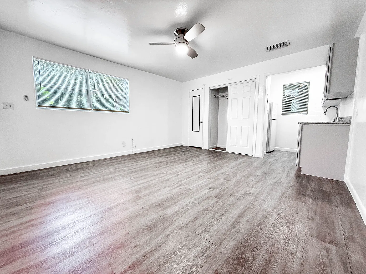 Studio, 400 sqft, $1,350 — Photo 2
