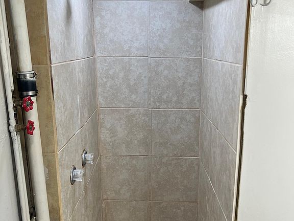 2nd image of 220 Sandpiper Dr #4