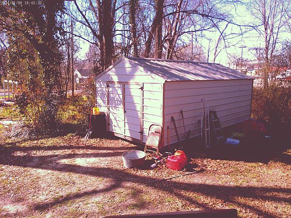 3rd image of 215 N 15th St