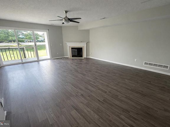 4th image of 113 Brent Ct